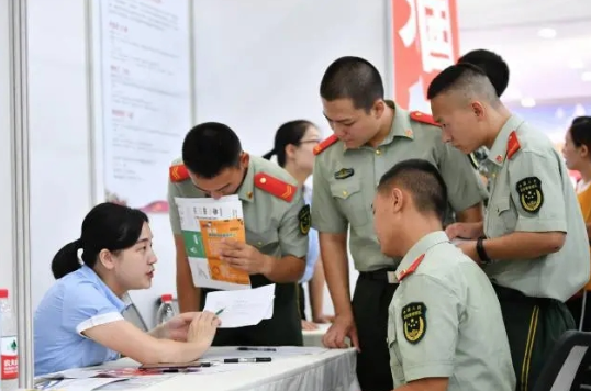 江苏灌南：退役军人带病勇救落水母子