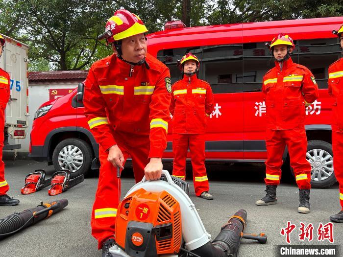 江西安远：“最美消防员”守护红色土地的绿水青山