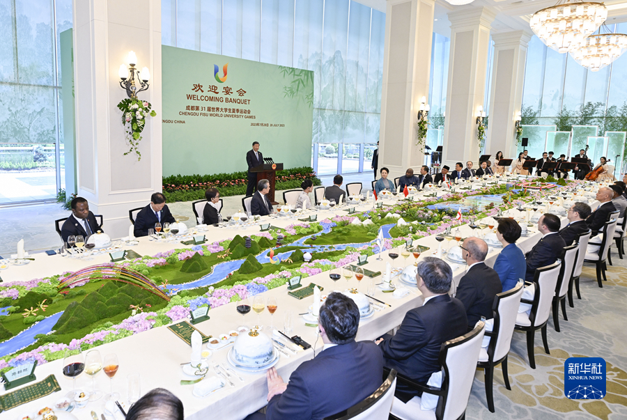 习近平和彭丽媛为出席成都第31届世界大学生夏季运动会开幕式的国际贵宾举行欢迎宴会(图5)