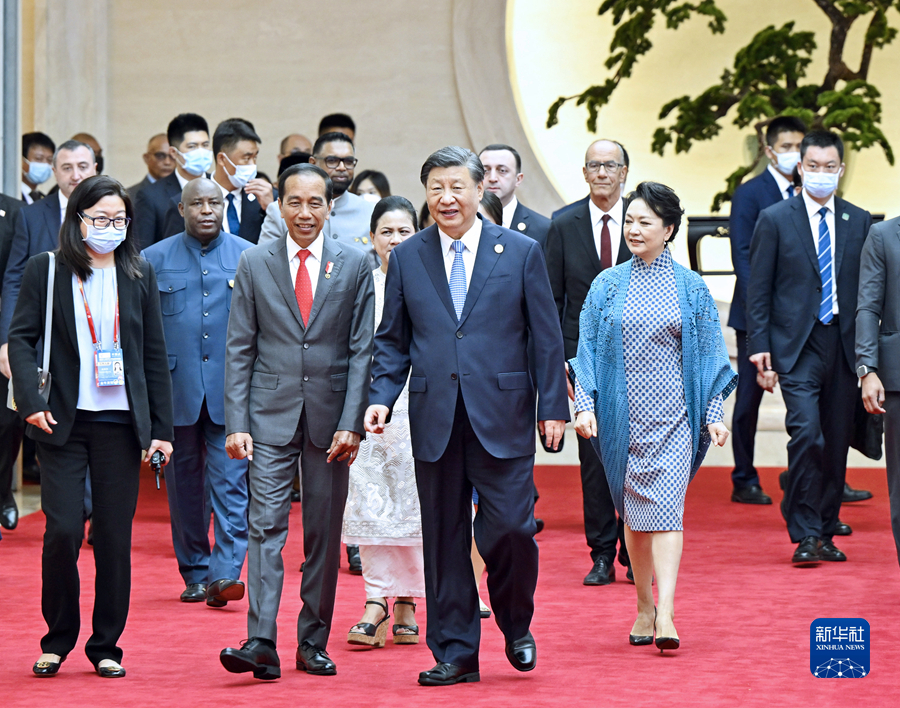 习近平和彭丽媛为出席成都第31届世界大学生夏季运动会开幕式的国际贵宾举行欢迎宴会(图2)