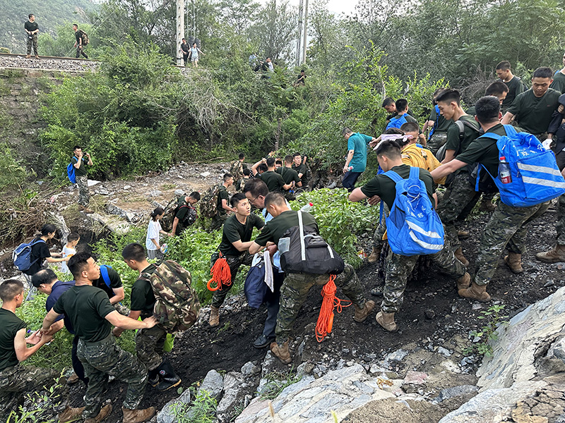 风雨同心 人民至上——以习近平同志为核心的党中央坚强有力指挥北京防汛抗洪救灾(图9)