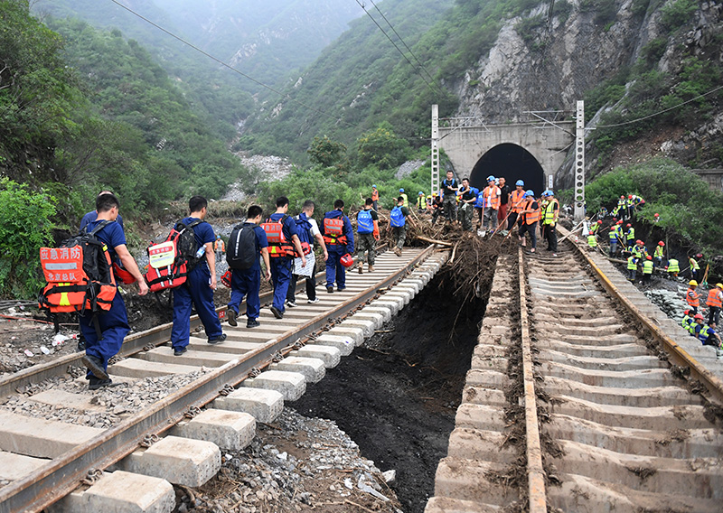 风雨同心 人民至上——以习近平同志为核心的党中央坚强有力指挥北京防汛抗洪救灾(图12)