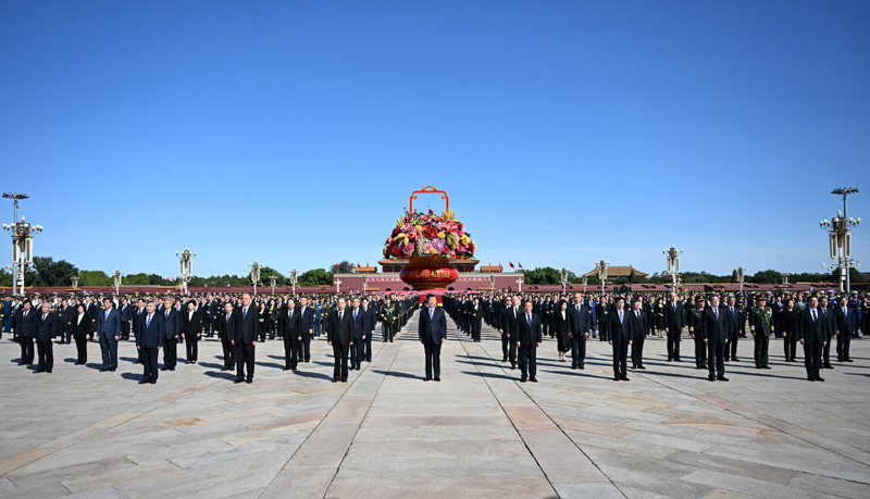 习近平等党和国家领导人出席烈士纪念日向人民英雄敬献花篮仪式(图2)