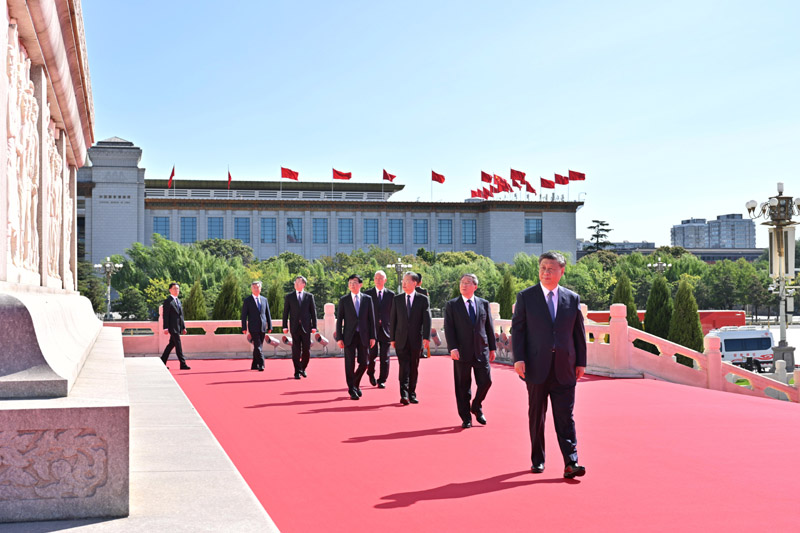 习近平等党和国家领导人出席烈士纪念日向人民英雄敬献花篮仪式(图4)