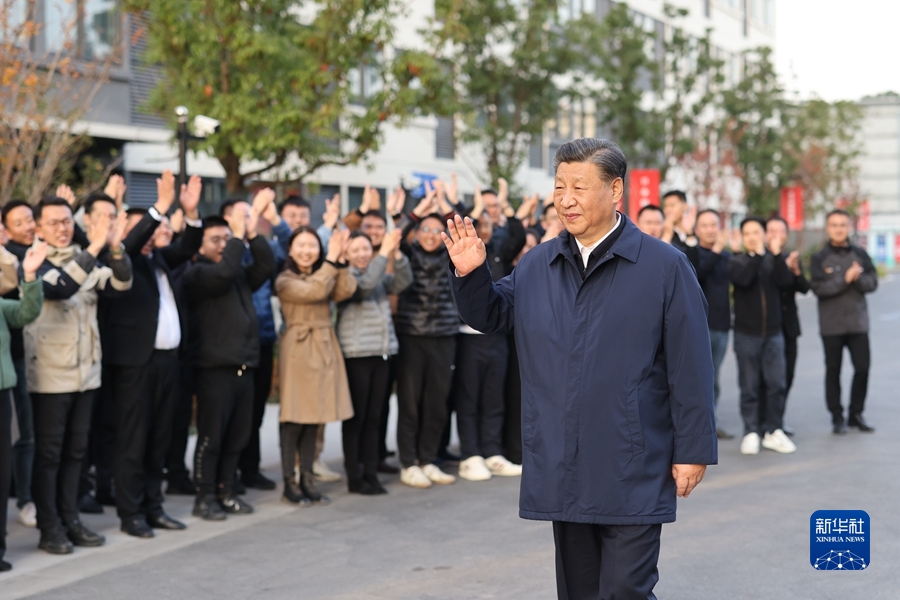 习近平在上海考察时强调 聚焦建设“五个中心”重要使命 加快建成社会主义现代化国际大都市 返京途中在江苏盐城考察(图13)