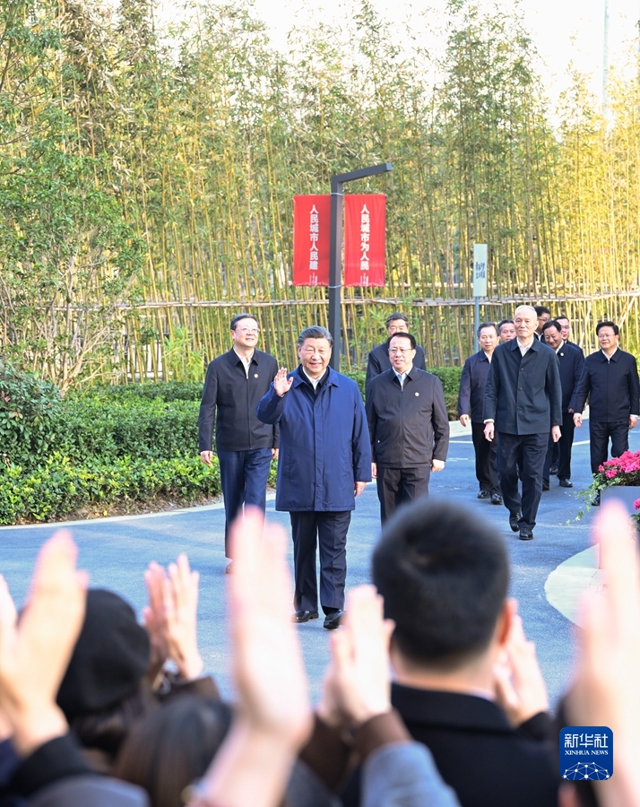 习近平在上海考察时强调 聚焦建设“五个中心”重要使命 加快建成社会主义现代化国际大都市 返京途中在江苏盐城考察(图12)