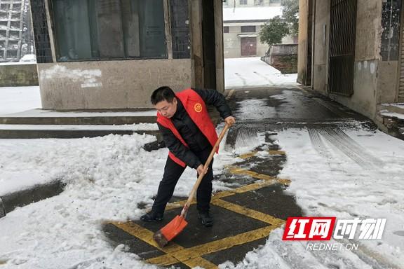 钟晓安：烈火逆行冲前线 见义勇为护周全(图3)