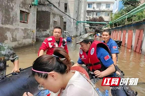 钟晓安：烈火逆行冲前线 见义勇为护周全(图4)