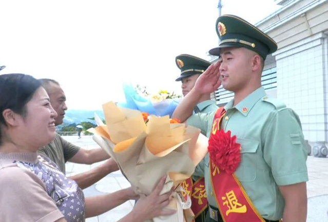 安徽明光：淮河激流中的生命托举