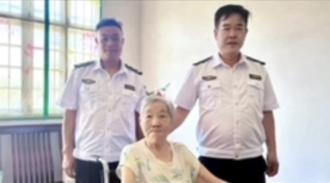 江苏省宜兴支队同志慰问抗美援朝39军老兵家属