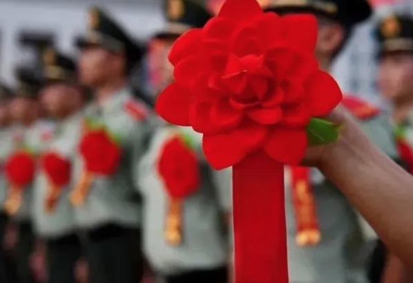 湖南双峰：退役军人水中托起生命希望