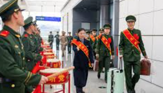 云南：见义勇为英雄战士徐洪刚之子荣立三等功