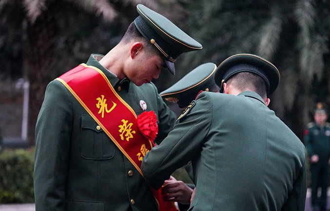 广西桂林：退役军人勇救落水夫妇