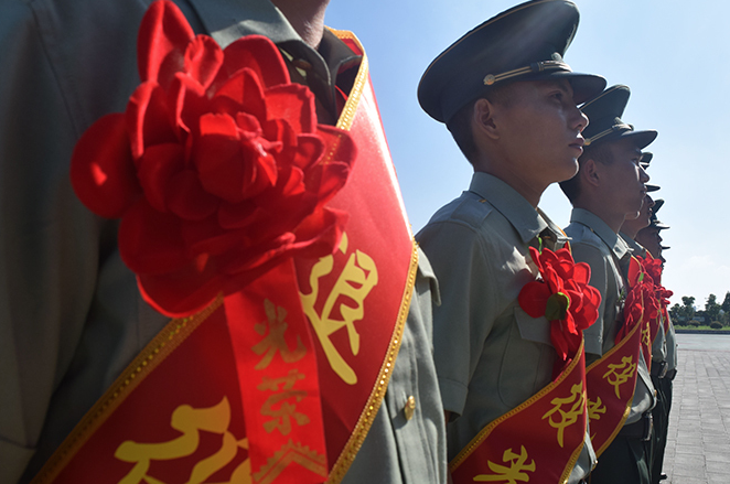 江苏泰州海陵区：退役军人奋勇砸窗救人