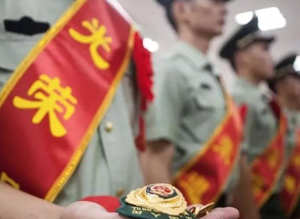 上海徐汇区：28年免费理发7800人次 这位老兵用双手“剪”暖社区