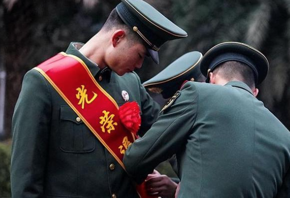 湖南益阳：危难时刻再冲锋 火场逆行显担当