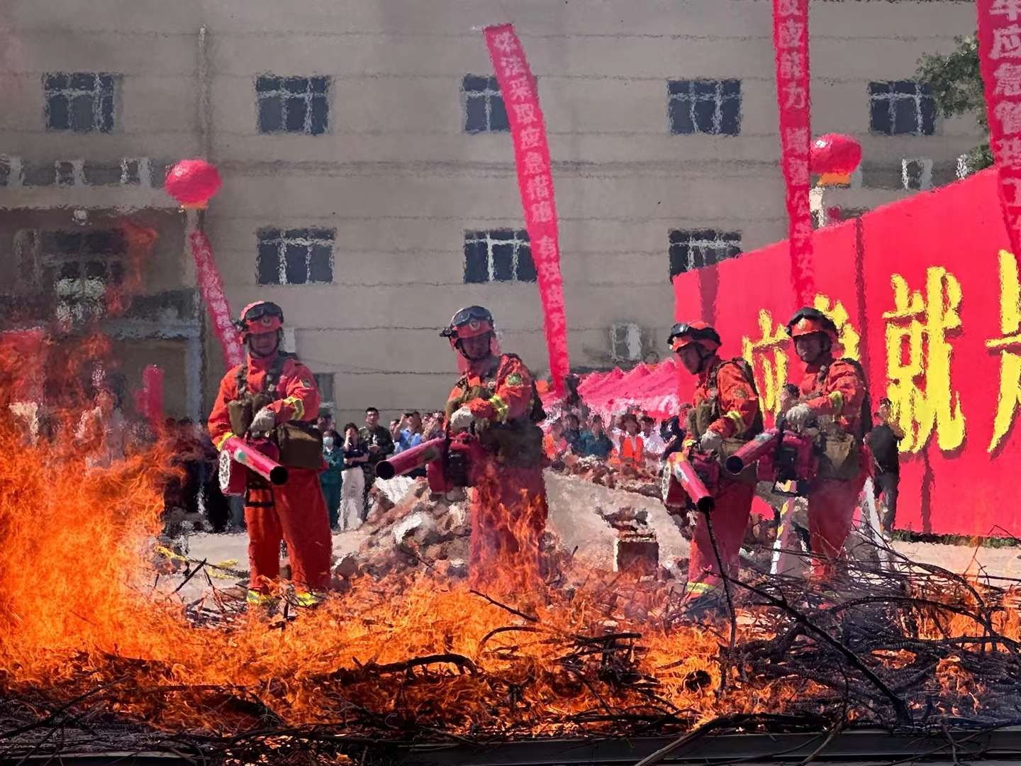 应急就是应战！河南举行2023年度全省应急救援队伍技能提升实训成果展示活动(图4)