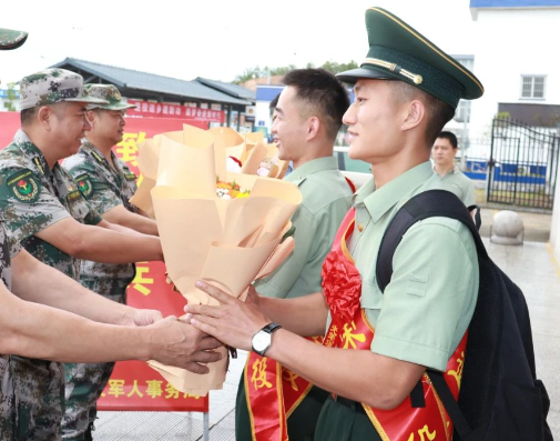 黑龙江双鸭山：星火力量续荣光 “橄榄绿”点亮救援现场