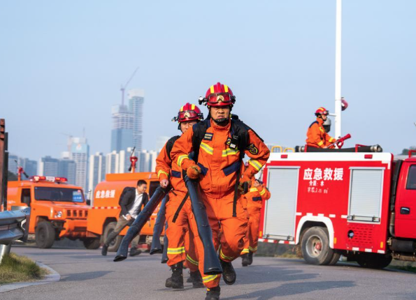 国家防减救灾委办公室、应急管理部  调度部署低温雨雪冰冻灾害