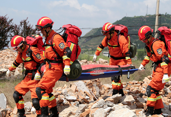 进一步部署春节前后安全防范工作