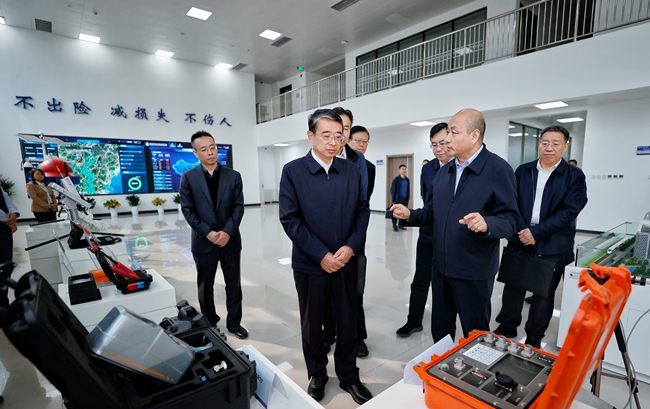 张成中到国家自然灾害防治研究院调研并  参加院党委树立和践行正确政绩观学习教育读书班(图1)