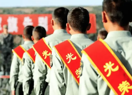 上海崇明区：火场英雄在驿站续写荣光
